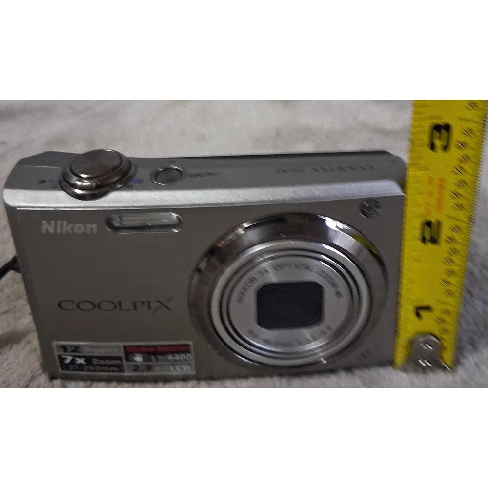 Nikon COOLPIX S630 Silver Vintage Digicam 12MP 7x Zoom COMPLETE IN BOX Bundle